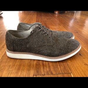 TOMS lace up dress shoes
